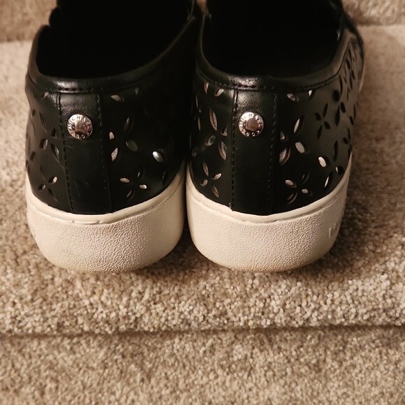 Michael Kors Women's Black Leather Slip-on Shoes w/ Laser Cutouts Size 8.5 - Picture 4 of 11